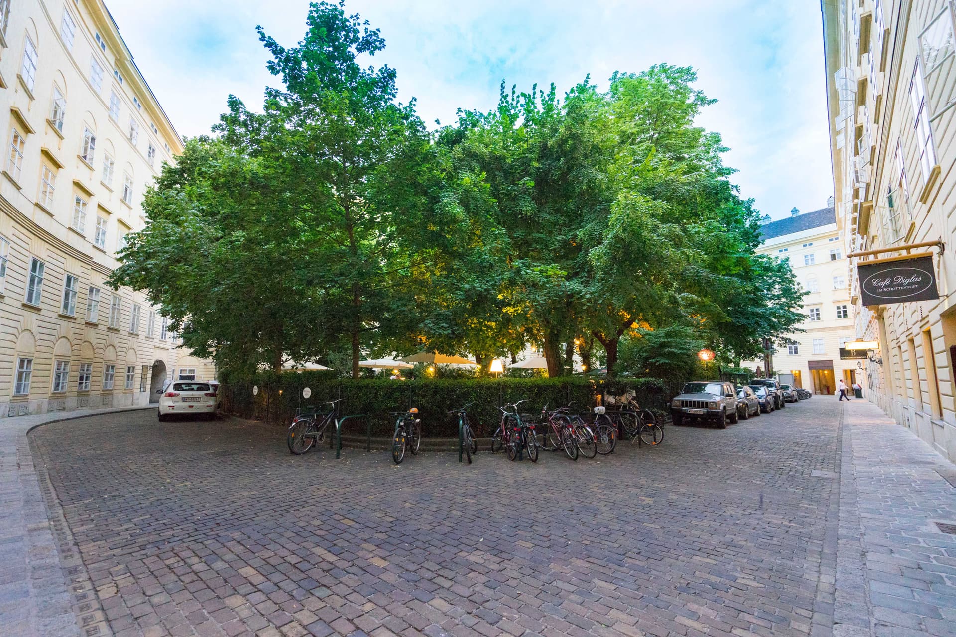 Gastgarten Wien – Einer der schönsten Gastgärten im Café Diglas